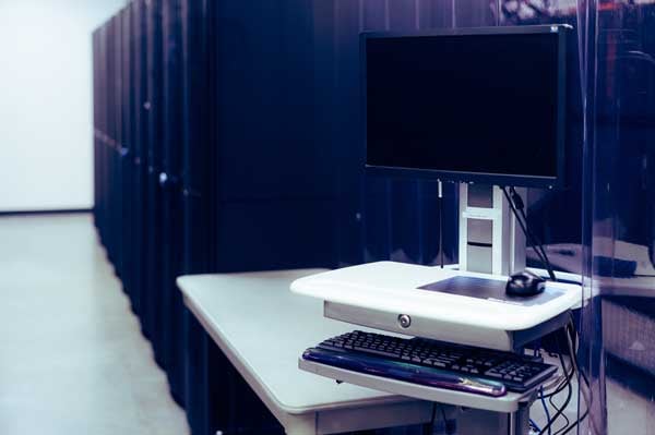 computer-server-image-with-monitor-600